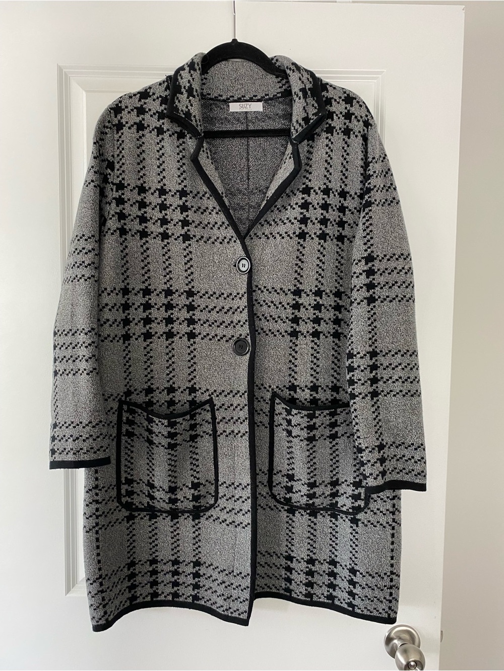 Suzy Gray & Black Plaid sweater coat XL great quality and pockets 15.00
